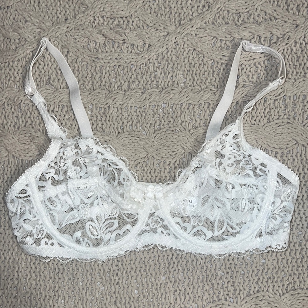 White Floral Lace Underwire Bra - Size Medium